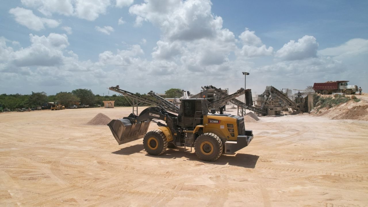 Cargador XCMG XC968 en operación